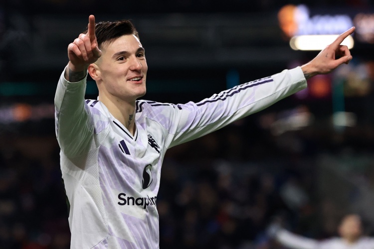 世俱杯官网-10分钟内梅开二度！英超官方：曼联前锋舍什科当选本轮最佳球员