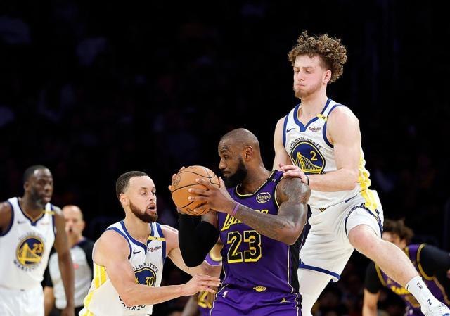 世俱杯买球网站-40岁零38天！詹皇轰42+17+8创神迹超乔丹+扎心库里