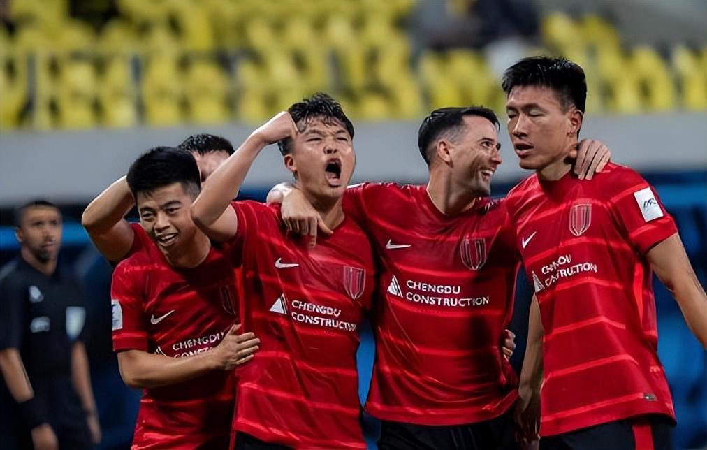 世俱杯官网-成都蓉城右后卫补强有新思路！可考虑让木塔力甫挑大梁，值得期待