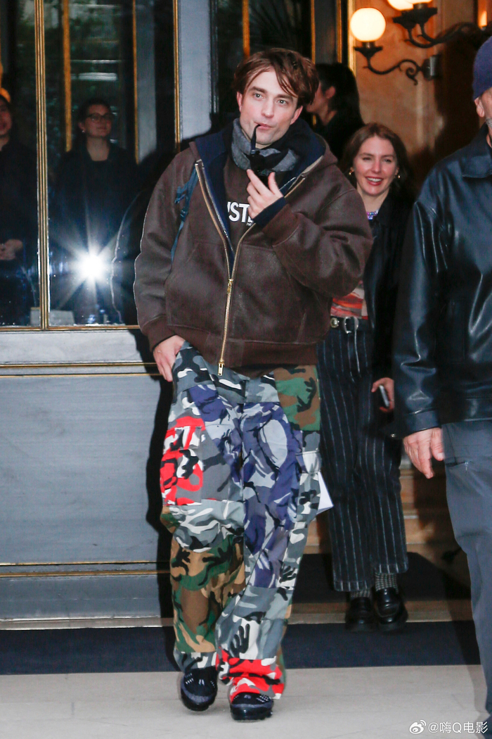 世俱杯买球网站-罗伯特帕丁森巴黎迪奥秀后离开酒店|罗伯特·帕丁森|迪奥(Dior)|迪奥（Dior）_新浪娱乐_新浪新闻